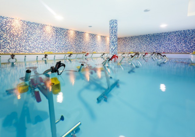 Aquabike, waterbike… et si on pédalait pour garder la forme enceinte ?