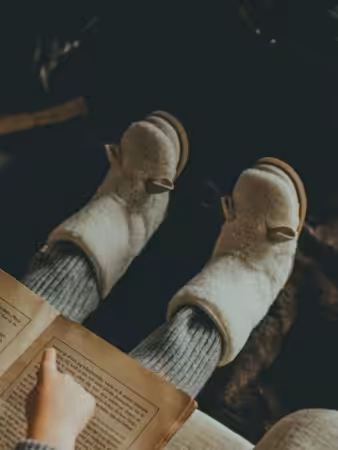 Bébé dormant sur un coussin, offre séance photo grossesse ou naissance à Paris. "Mum to Be Party