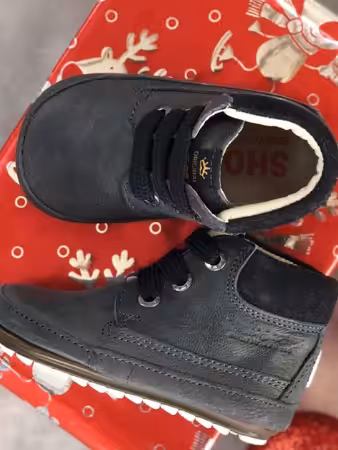 Bébé dormant sur un coussin, offre séance photo grossesse ou naissance à Paris. "Mum to Be Party