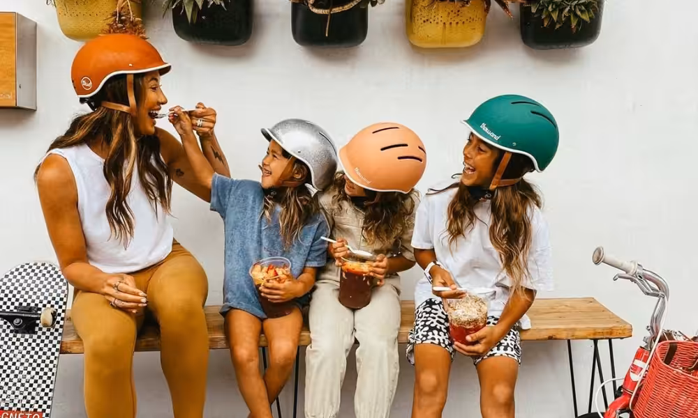 Cartes de placement avec les noms des participants à l'événement bien-être post-césarienne.