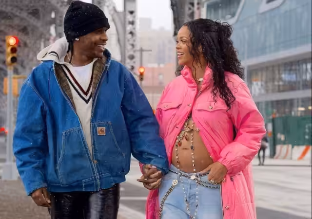 Chanteuse Rihanna enceinte de son premier enfant grossesse