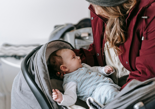 Comment choisir sa poussette pour voyager avec bébé le cœur léger ?